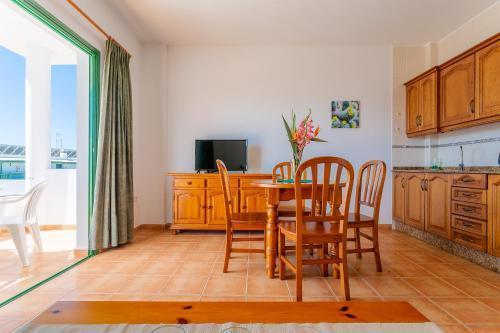 Apartamentos Los Quiqueres Puerto del Carmen  Bagian luar foto
