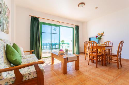 Apartamentos Los Quiqueres Puerto del Carmen  Bagian luar foto
